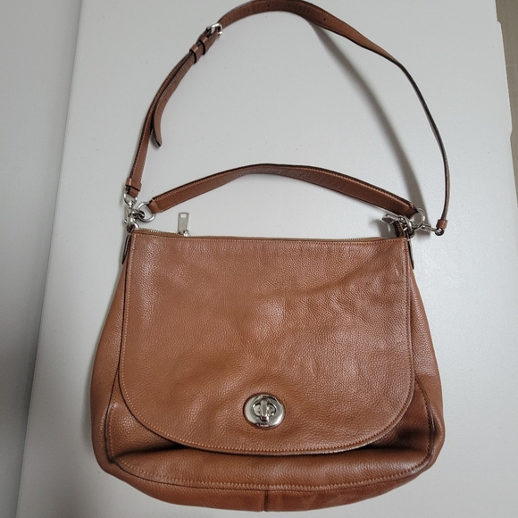 Coach Turnlock Pebbled Leather Hobo Bag. - Picture 12 of 16